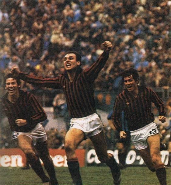 Walter De Vecchi esulta dopo il gol del pari inseguito da Franco Baresi e Roberto Antonelli, padre di Luca giocatore del Genoa di Gasperini.